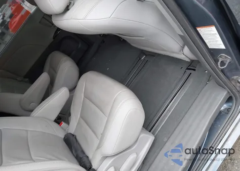 2015 Toyota Sienna Xle Premium 8 Passenger z USA, uszkodzony, nr VIN 5TDYK3DC9FS614764